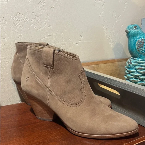 Frye Reina Western Ankle Booties Ash Tan - Picture 2 of 10